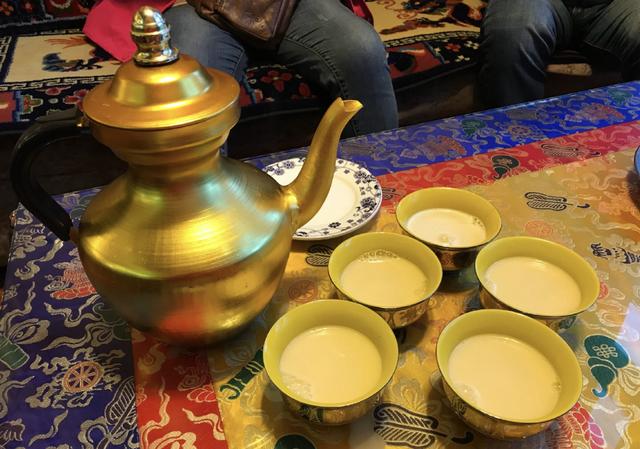 【约吗旅行】被一把大火烧光的月光古城!这里拥有世界上最大的转经筒