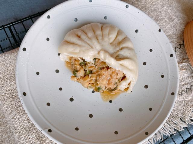 应季的冬笋馅包子，冬笋处理是重点，这样做的包子皮薄馅多还爆汁