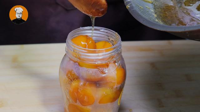 冬季反复咳嗽，在家炖上一锅金桔膏，润肺止咳又化痰，小孩要多吃