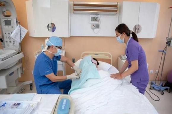 「你的育儿经」“医生我怕疼，我要剖腹产”，手术滥用的背后，自然分娩何去何从