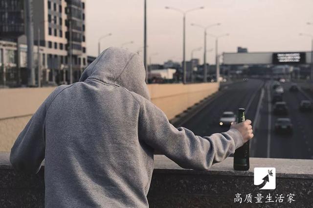 肾脏|尿毒症的人越来越多，医生劝你：4种食物尽量少吃，肾会感激你