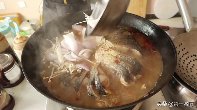 这才是啤酒鱼好吃的做法，鲜嫩入味，比啤酒鸭还好吃，出锅流口水