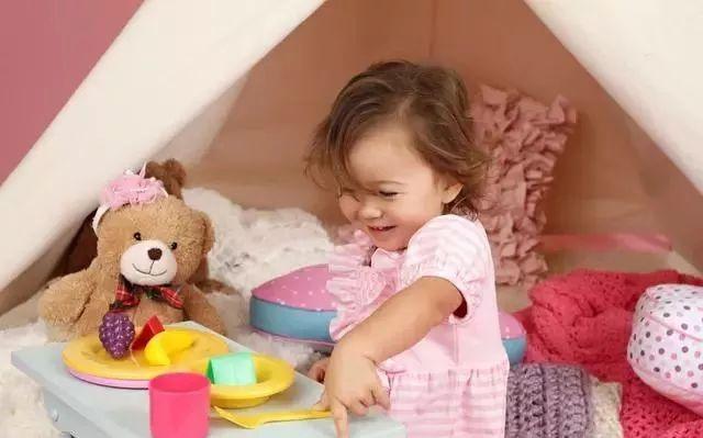 「超级宝妈」宝妈把娃养的鱼炖了，女儿悲伤大哭，孩子的“泛灵心理”你知道吗