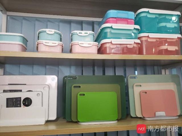 [南方都市报]消毒、测体温、巡逻……顺德设计的这款无人驾驶消毒车很硬核