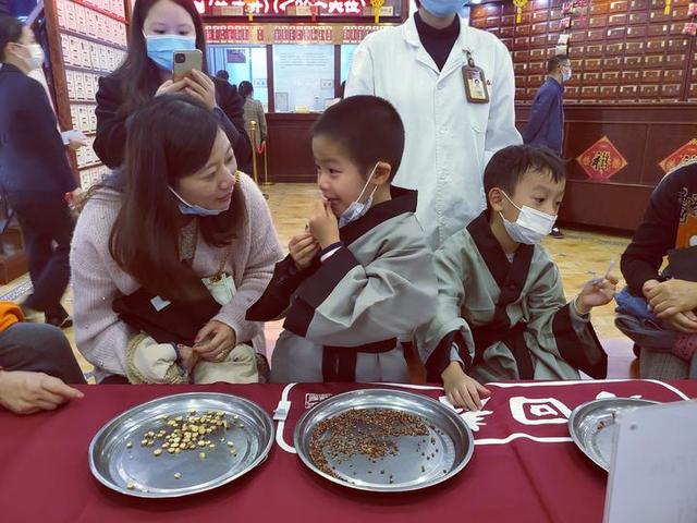 佛手|当孩子遇到佛手，会一场怎样的深秋邂逅？既是非同寻常的中医体验，更是传承着中华文化