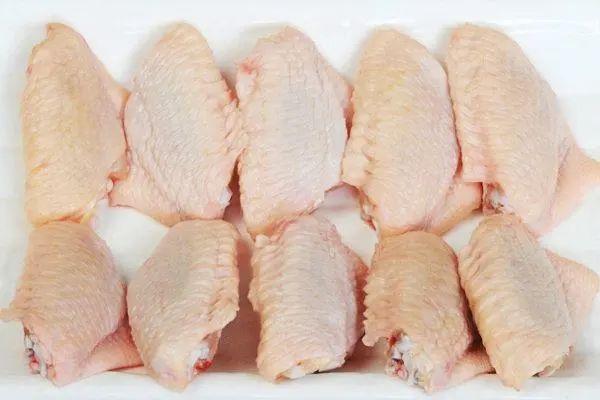 市场上的“冷冻鸡翅”都是哪来的？为什么从不断货，看完再买