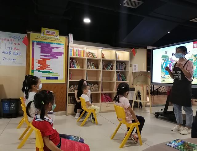 北京日报客户端|“六一”书市探访：童书销售火爆 小读者回归书店