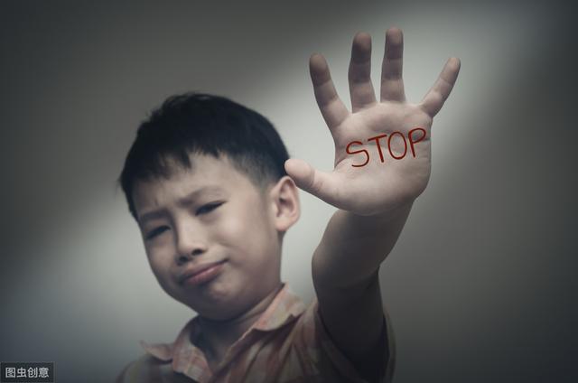 超级宝妈|孩子有“玻璃心”怎么办？4招让孩子拥有强大内心，勇敢面对挫折