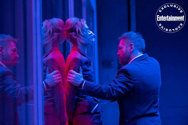 蠢萌小萝莉|诺兰导演《信条》曝光新剧照和片场照 三大主演登上《娱乐周刊》封面