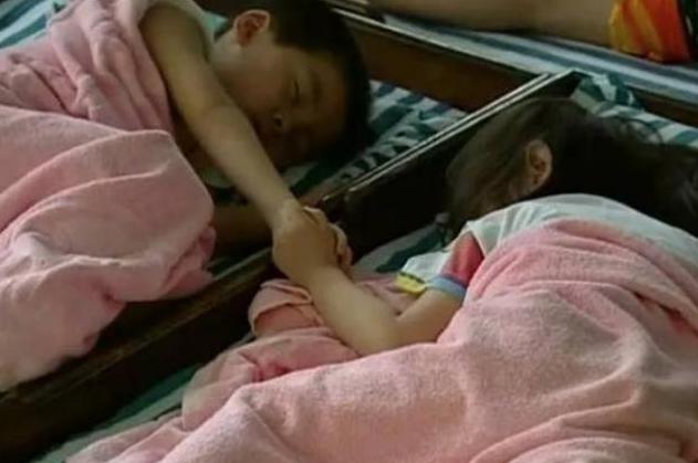 你的育儿经■幼儿园“男女混睡”，老师群里晒出照片后，宝妈们坐不住了