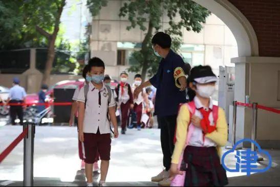光明网|天津萌娃复课啦！来看今天小学、幼儿园现场图