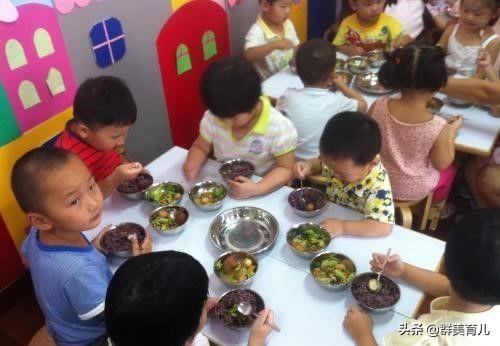 「你的育儿经」饭桌上看人？不是毫无根据可言的，家长们可得好好教育孩子
