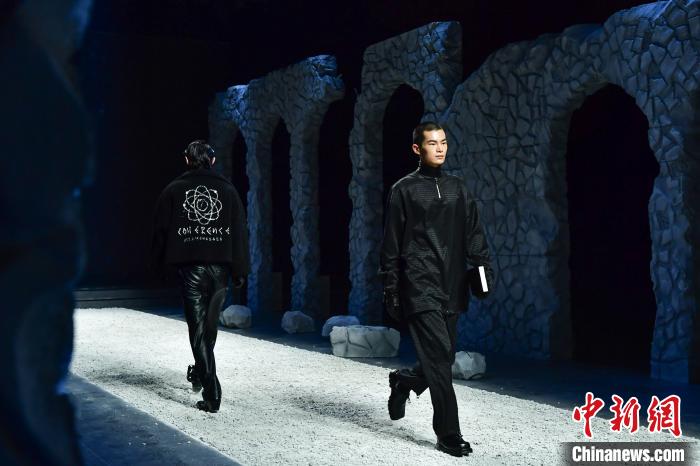 中国新闻网客户端|广州举办数字化男装周 开启“云尚”潮流