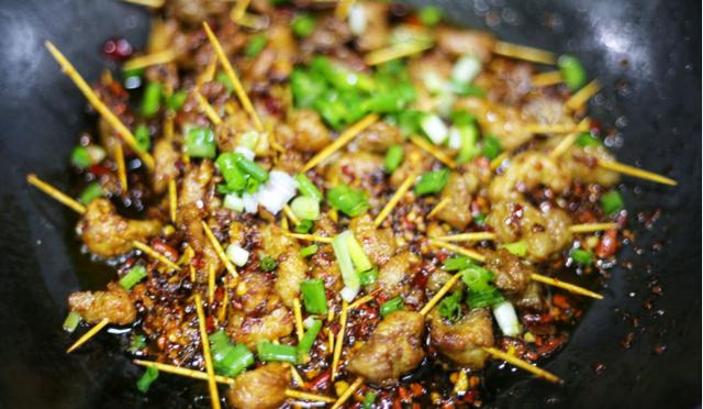 既是一道菜也是一款小零食，做起来方便，味道足