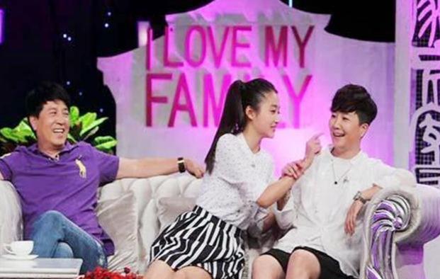 清风与酒|关晓彤亲姐姐近照曝光，姐妹俩颜值差异巨大，这遗传太“偏心”