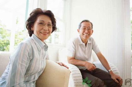 「你的育儿经」50岁宝妈不顾高龄生二胎，去幼儿园开家长会却被认成奶奶，心酸
