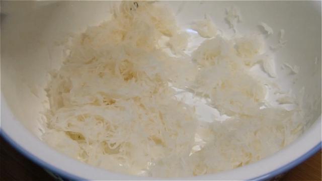 萝卜馅饼家常做法，皮薄馅大，味道鲜美，一家人都爱吃，太香了