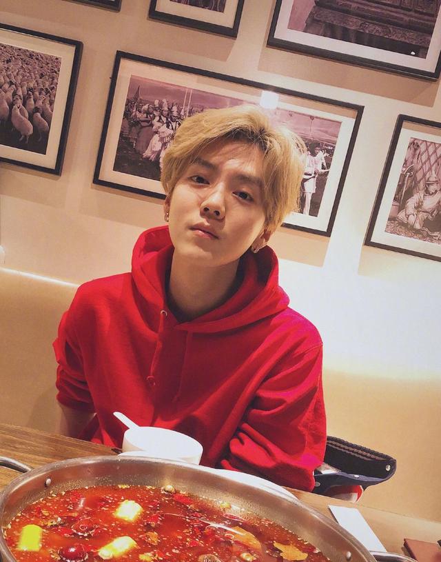 「fun娱乐」鹿晗三十岁生日,女友关晓彤零点送祝福甜蜜十足!