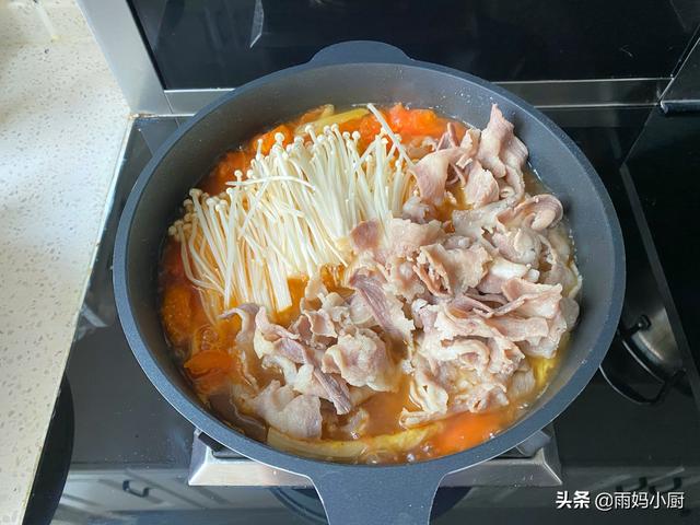 手把手教你酸汤肥牛，既能当菜也可以当主食，酸爽开胃汤汁都不剩