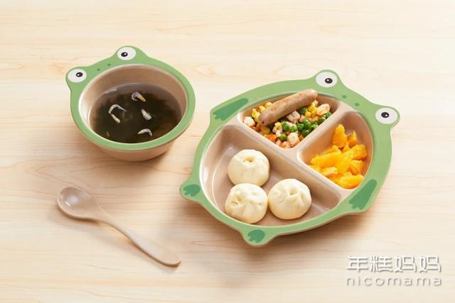 栀蓝：娃多大吃“大人饭”？一餐吃多少？3张图搞清楚