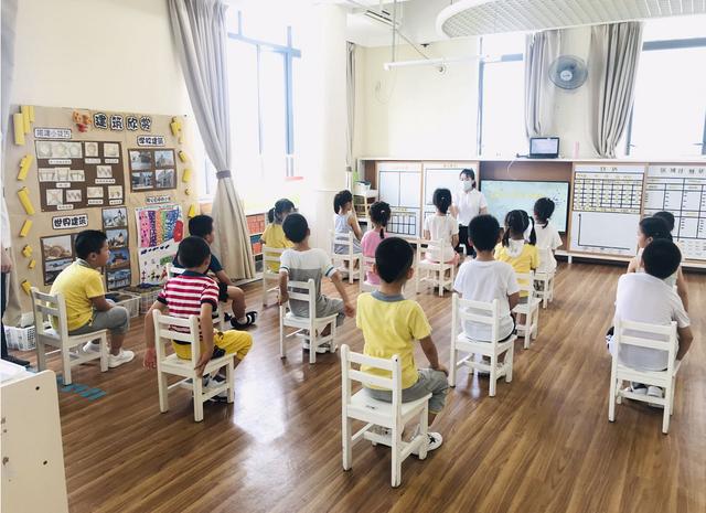 你的育儿经|看！南山区幼儿园门前全是口罩都遮不住的笑脸~