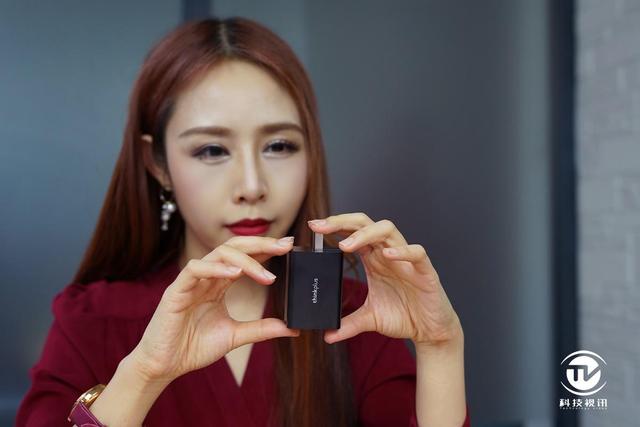 瘦身成功高速快充 试用thinkplus便携适配器65W