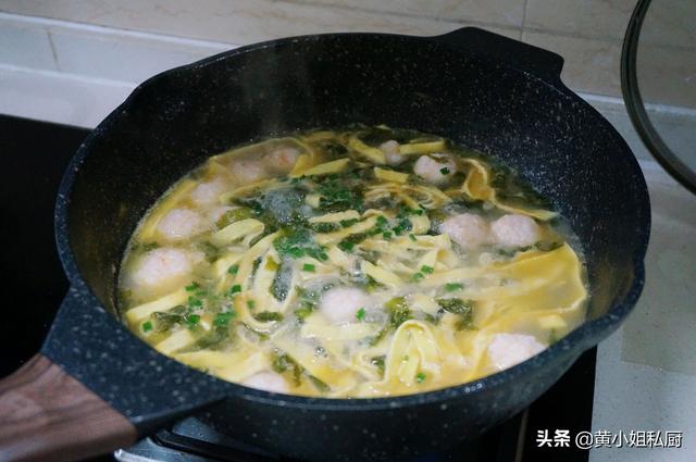 超级宝妈：进入春天，不吃肉也要吃这丸子汤，一周吃2次，宝宝长高个