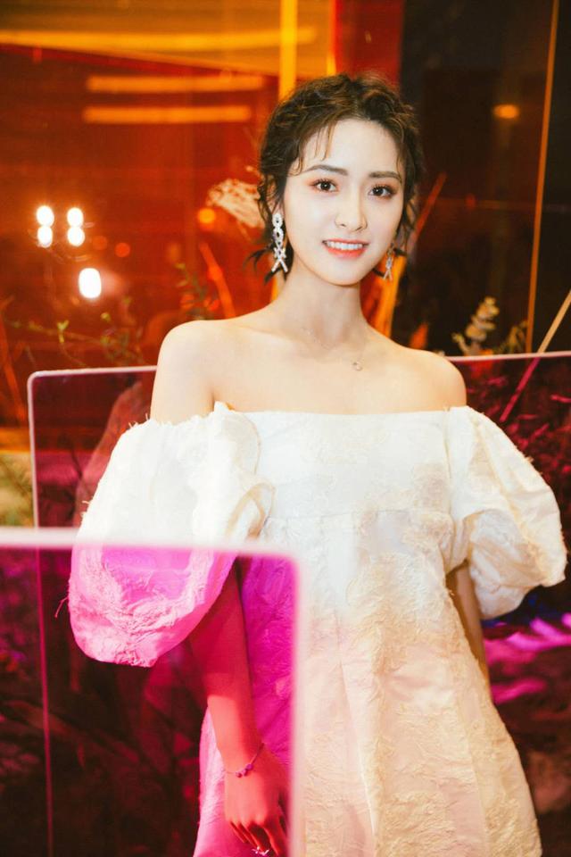 「时尚迪科」日系路线怎么走？“康康”沈月日常造型，教你轻松玩出小清新