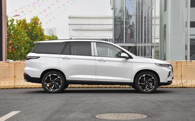 新宝骏打造大七座SUV，RS-7空间越级，有1.5T动力，适合家用