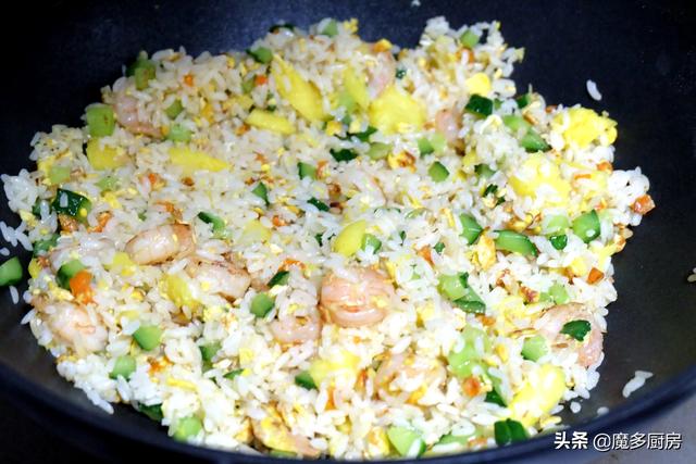 自己做的菠萝饭好吃又实惠，果香浓郁口感丰富，每一口都是享受