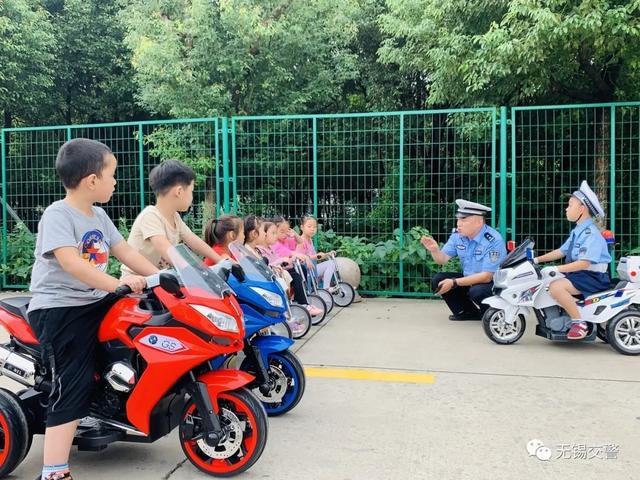 超级宝妈|儿童节快乐丨交警叔叔,永远守护在你身边(开启线上交通安全体验课)