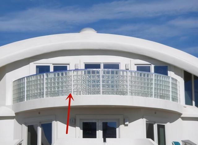 封阳台家里白天都得开灯，选玻璃砖重新封阳台，光线变全小区最好