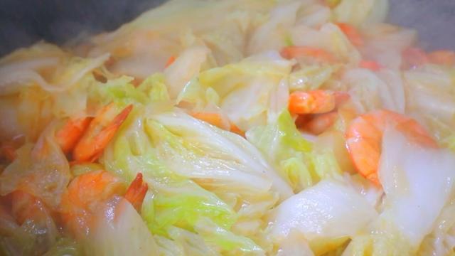 1颗白菜，1斤大虾，往锅里一扔，营养又解馋，上桌连汤汁都不剩