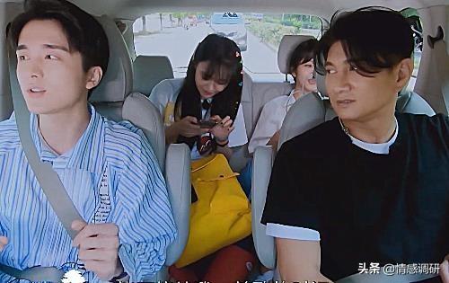 月影浓|郑爽谭松韵同时点歌，看到张新成的选择，关系亲疏很明显