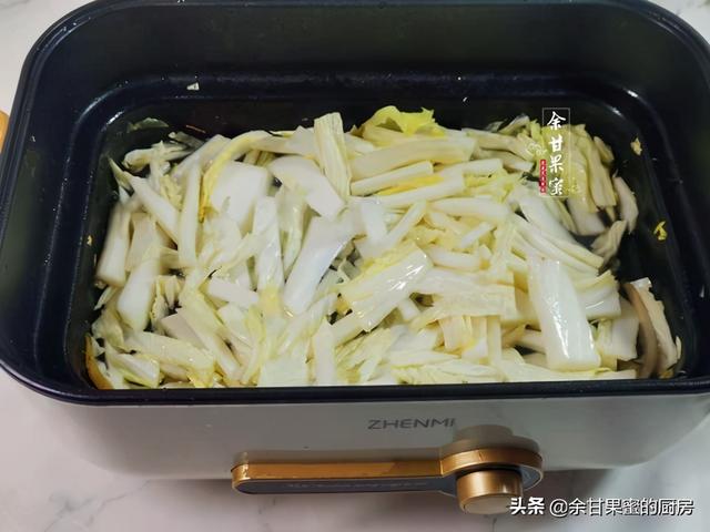 别总用五花肉焖白菜了，换这食材，咸鲜味美，简单又下饭