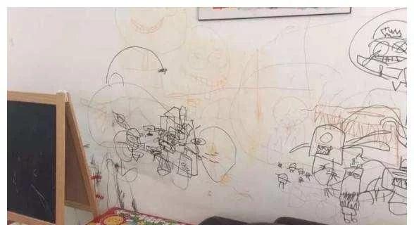 你的育儿经▲孙俪放任孩子随意涂鸦,全家墙壁都是“画板”,邓超:这是创作