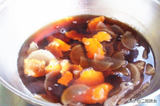 把萝卜和橘子皮一起下锅煮，太聪明了，用途花钱买不到，简单实用