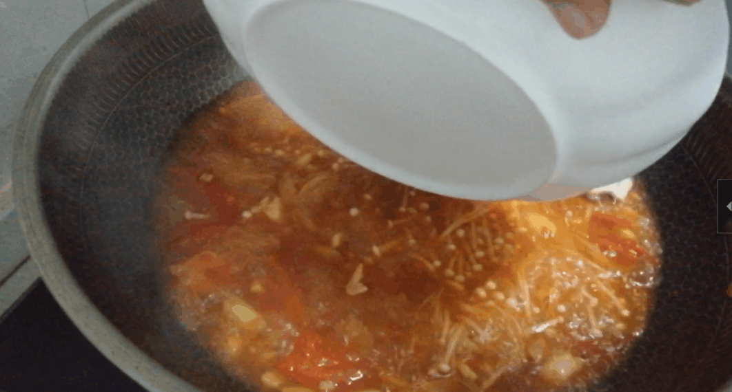 大饼放2天，又干又硬，扔了可惜，用这办法，秒变美味