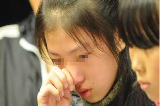 「你的育儿经」女儿第一次来月经时，妈妈应该发挥3个作用，这是爸爸无法替代的