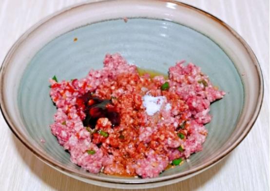 冬至快到了，自己在家包的水饺，皮薄馅大鲜美多汁