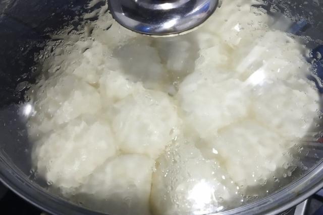 在家做生煎包，掌握这3个小技巧，皮酥汁浓肉香，孩子早餐最爱吃