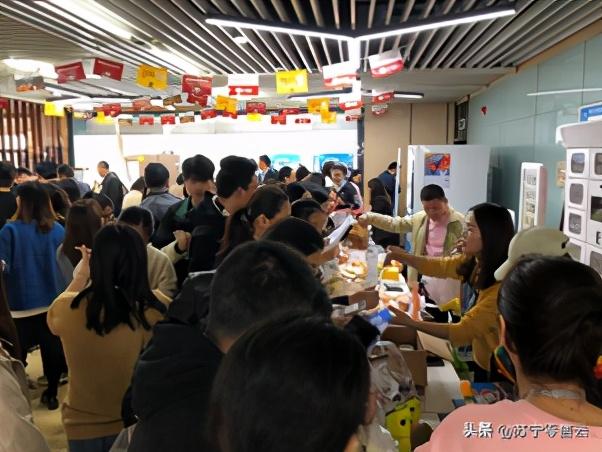 昌化苏宁易购县镇店“进城”，在吉利总部大“放价”