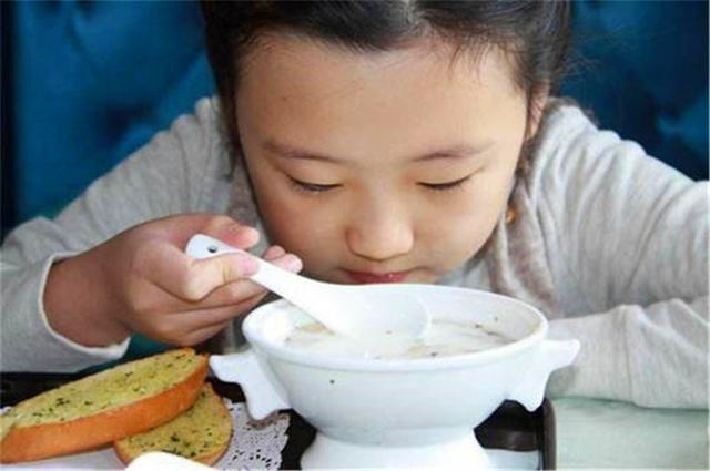 没营养还易积食的“毒辅食”，不少家长还在喂，害了孩子还不自知