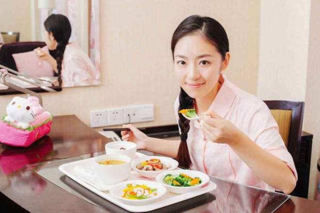 『超级宝妈』 “少女胯”与“妇女胯”什么区别，看生3个女儿的钟丽缇就知晓