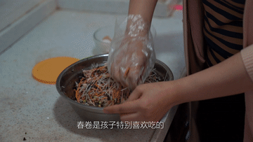 中国|外国人的中国年｜“菜是中国菜，佐料是越南佐料”