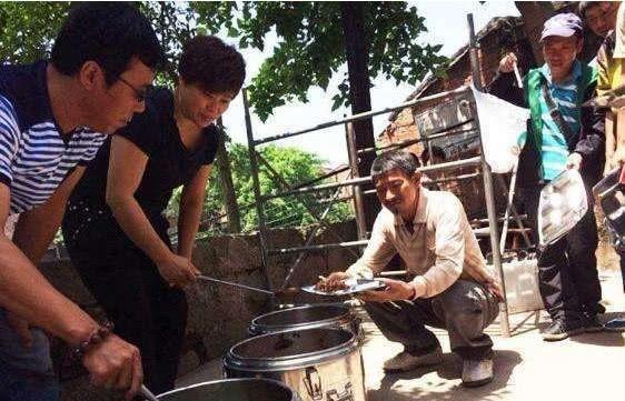 流年不诉|明星片场吃饭：张一山最惨，刘德华最敬业，杨颖待遇最舒服