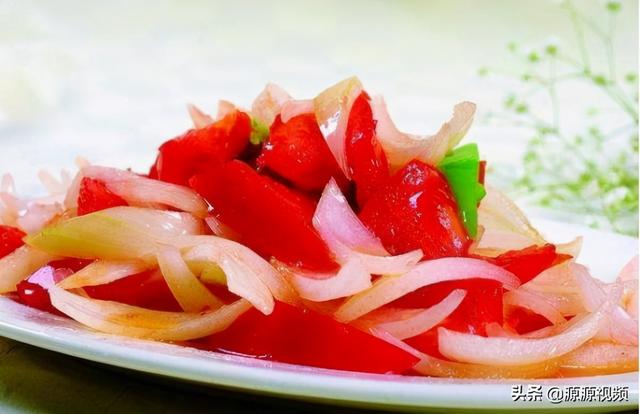 精选美食：蒜香鸡翅、洋葱拌番茄、虾仁冬菇蒸水蛋、西兰花烧豆腐