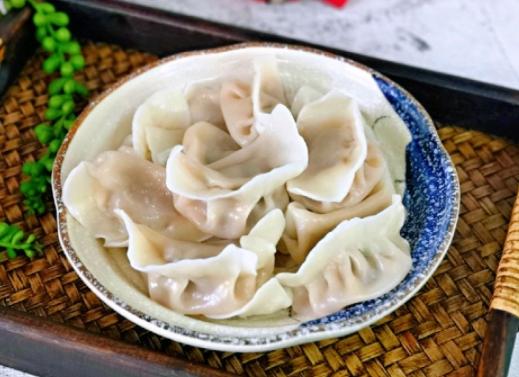 冬至快到了，自己在家包的水饺，皮薄馅大鲜美多汁