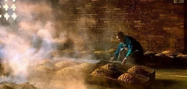 粮食变成酱香酒的20个步骤……