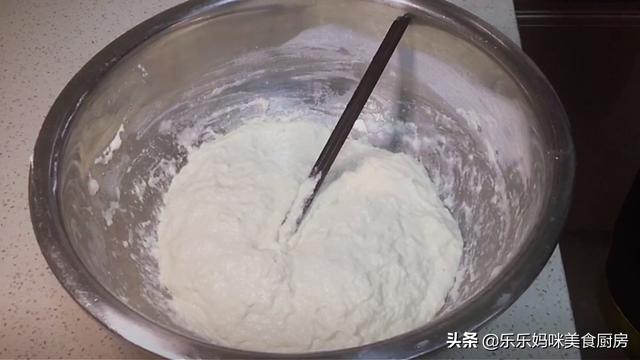 懒人凉皮想要好吃，可不是直接调面糊那么简单，教你正确做法，香